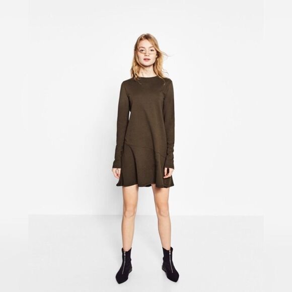 ✨Dress with Ruffle Hem✨ - Picture 1 of 4